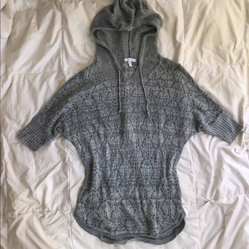 Delias layering top